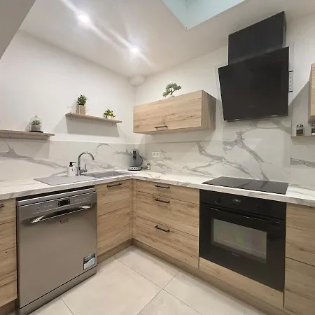 Chez Cricri, Modern Apartament