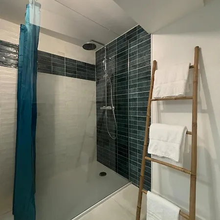 Chez Cricri, Modern *